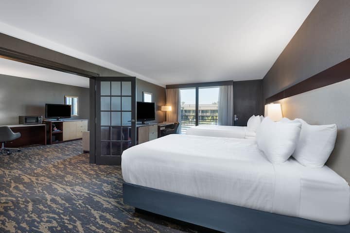 Guest room at the Wyndham Lancaster Resort and Convention Center in Lancaster, Pennsylvania