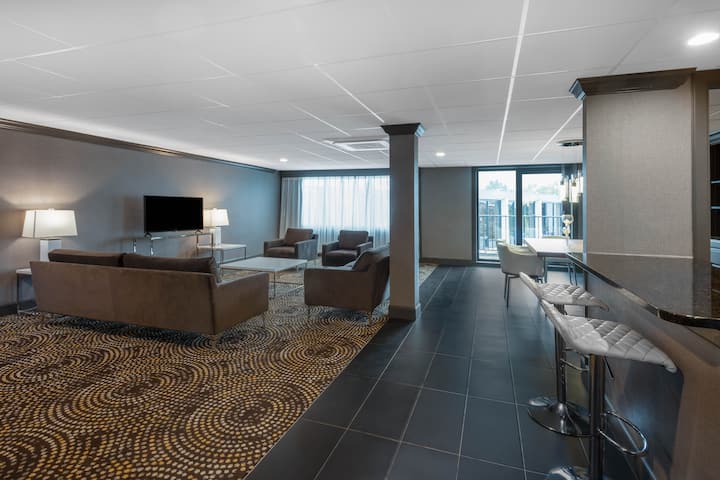 Guest room at the Wyndham Lancaster Resort and Convention Center in Lancaster, Pennsylvania