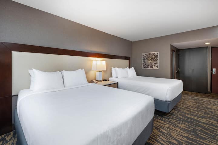 Guest room at the Wyndham Lancaster Resort and Convention Center in Lancaster, Pennsylvania