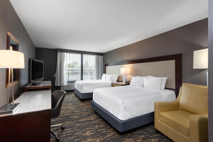 Guest room at the Wyndham Lancaster Resort and Convention Center in Lancaster, Pennsylvania