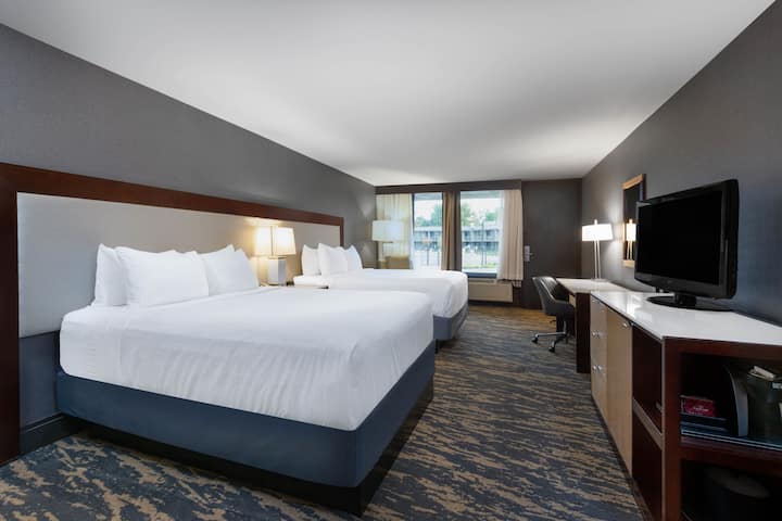 Guest room at the Wyndham Lancaster Resort and Convention Center in Lancaster, Pennsylvania
