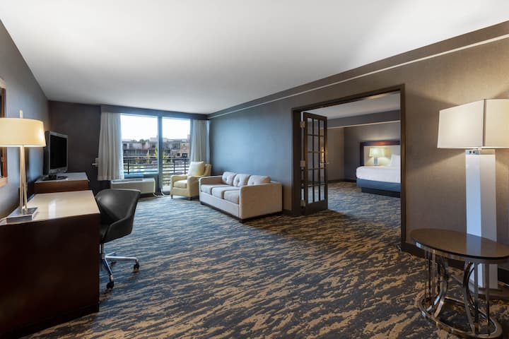Guest room at the Wyndham Lancaster Resort and Convention Center in Lancaster, Pennsylvania