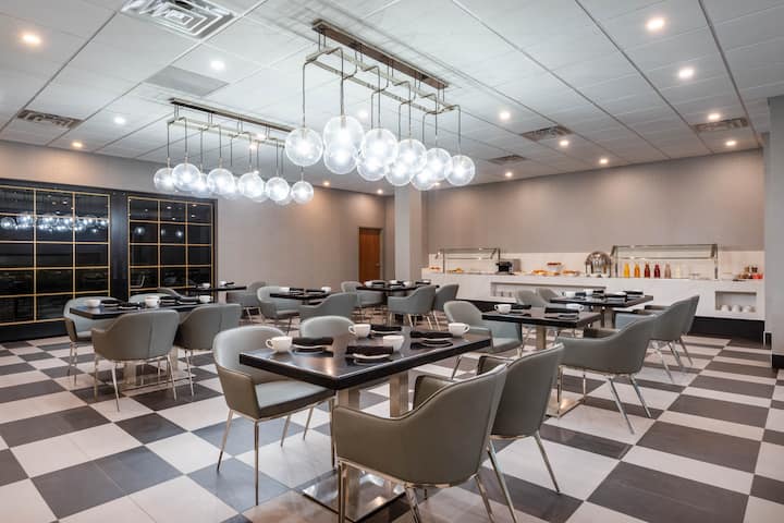 Wyndham Lancaster Resort and Convention Center restaurant in Lancaster, Pennsylvania