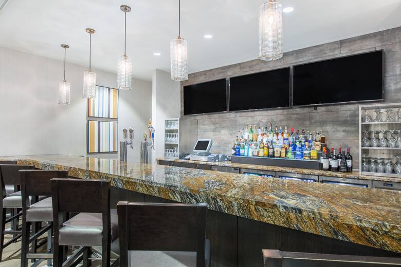 Bar at Wyndham Philadelphia Historic District in Philadelphia, Pennsylvania