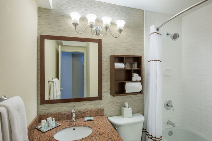 Guest room bath at the Wyndham Philadelphia Historic District in Philadelphia, Pennsylvania