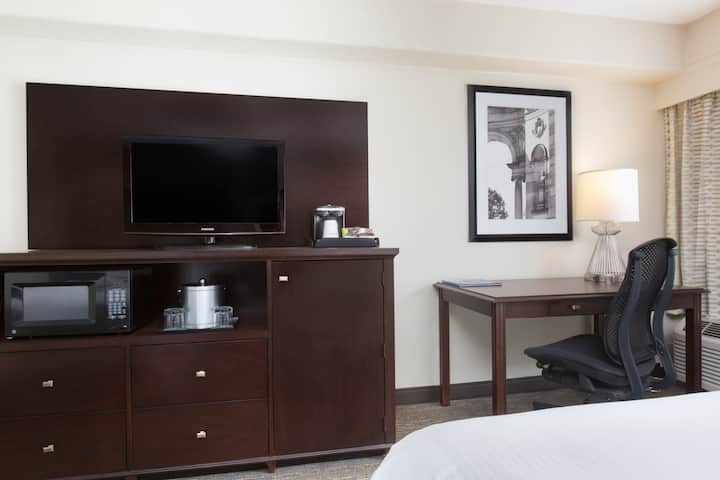 Guest room feature at the Wyndham Philadelphia Historic District in Philadelphia, Pennsylvania