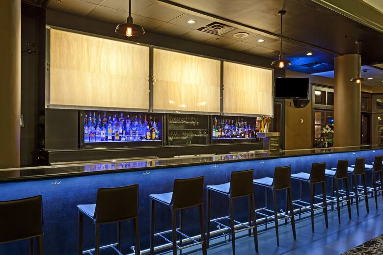 Bar at Wyndham Dallas Suites - Park Central in Dallas, Texas