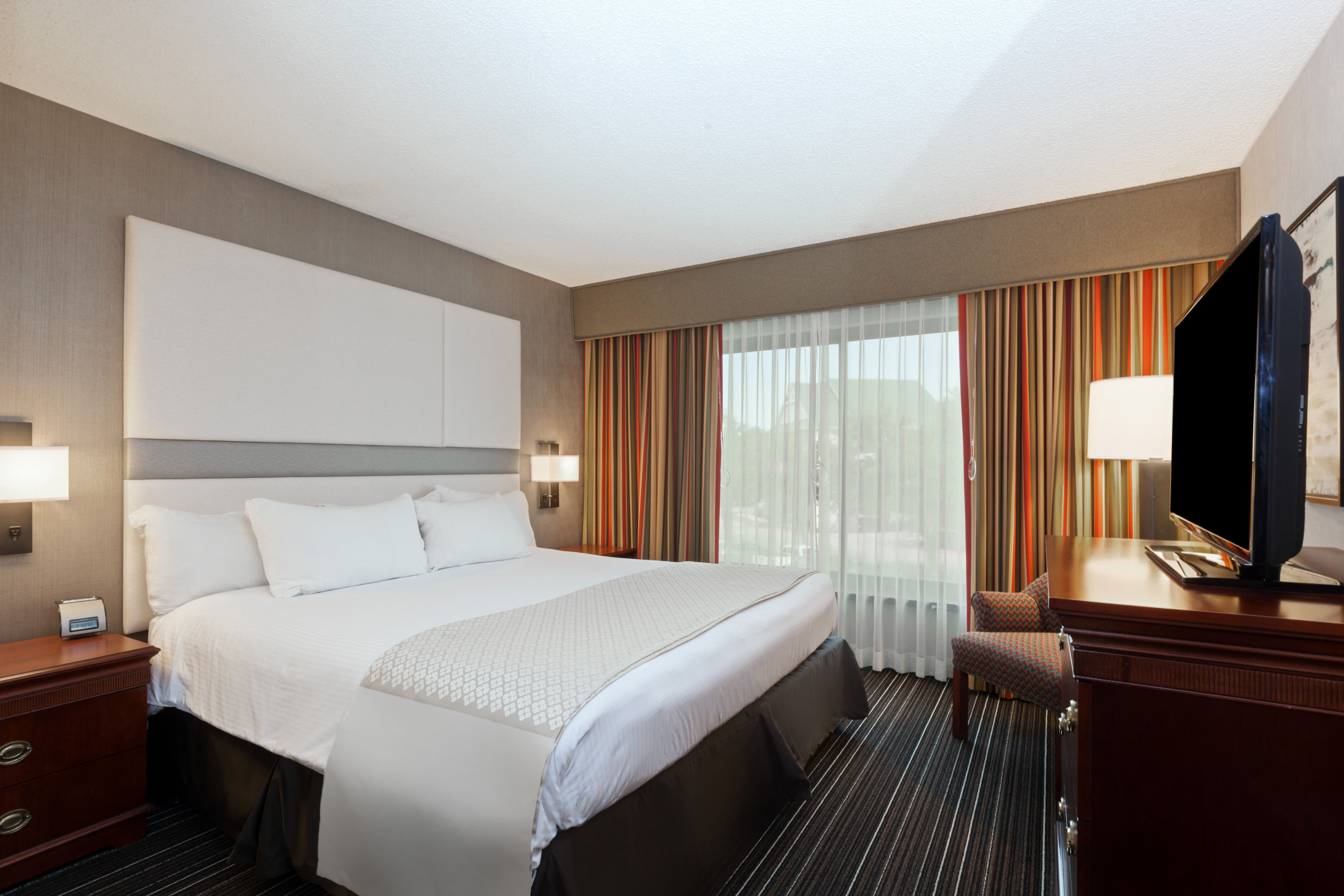 Wyndham Dallas Suites Park Central Accommodations