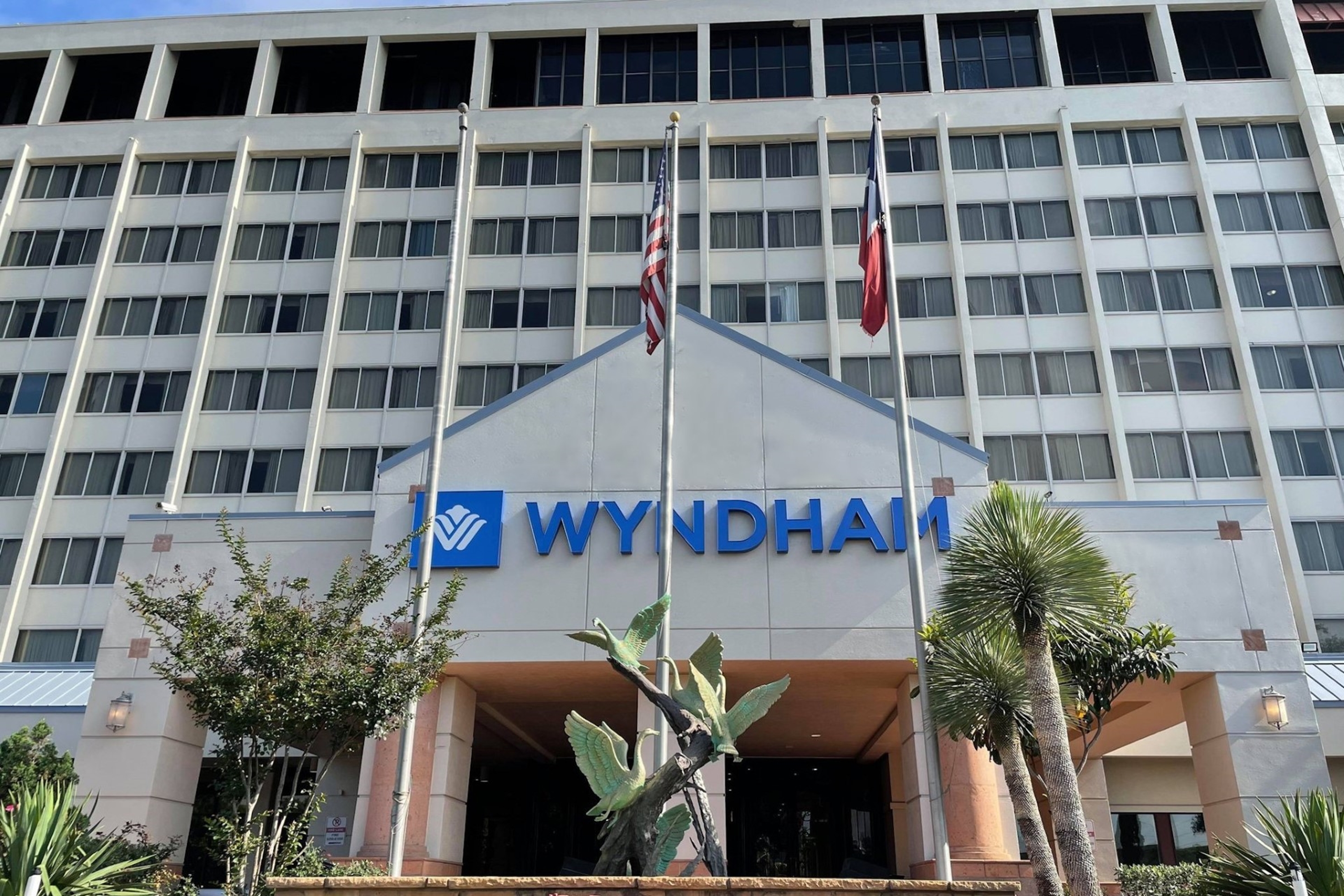 Wyndham Houston Hotel Near NRG Stadium Houston, TX Hotels