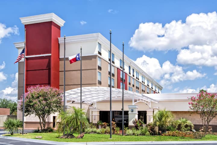 Exterior of Wyndham Houston Sugarland hotel in Houston, Texas