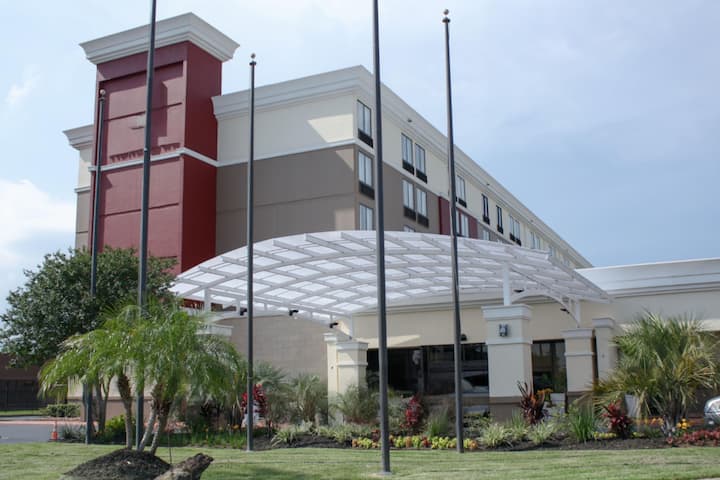 Exterior of Wyndham Houston Sugarland hotel in Houston, Texas