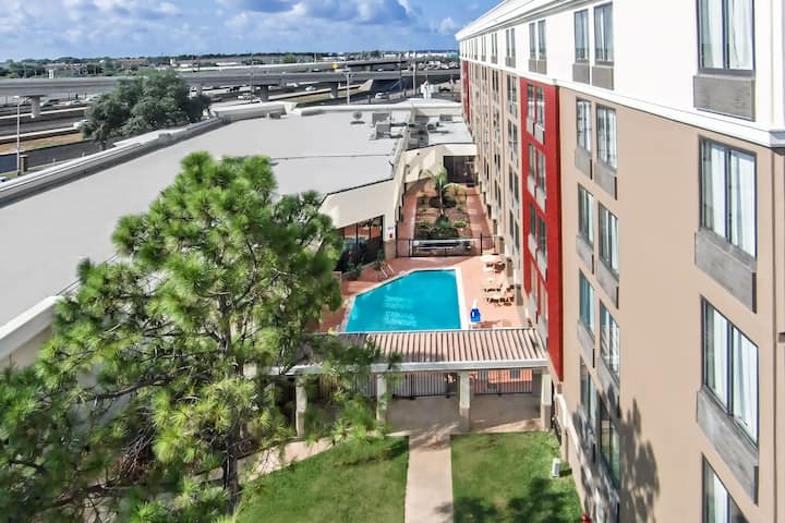 Exterior of Wyndham Houston Sugarland hotel in Houston, Texas