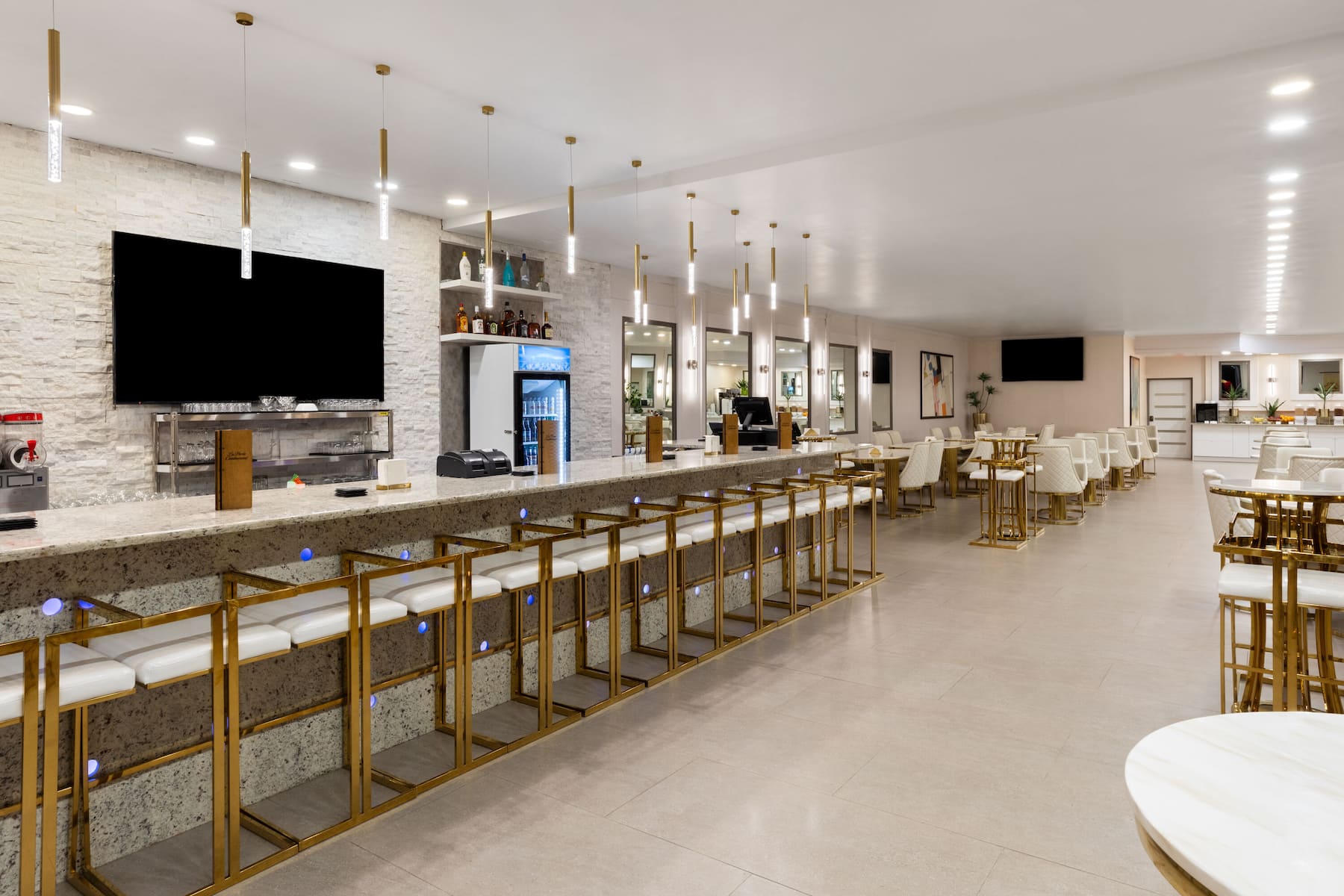 Bar at Wyndham DFW Airport in Irving, Texas