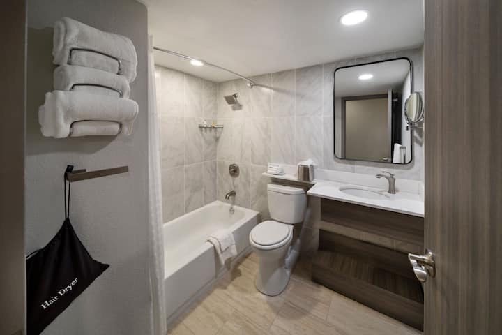 Guest room bath at the Wyndham DFW Airport in Irving, Texas