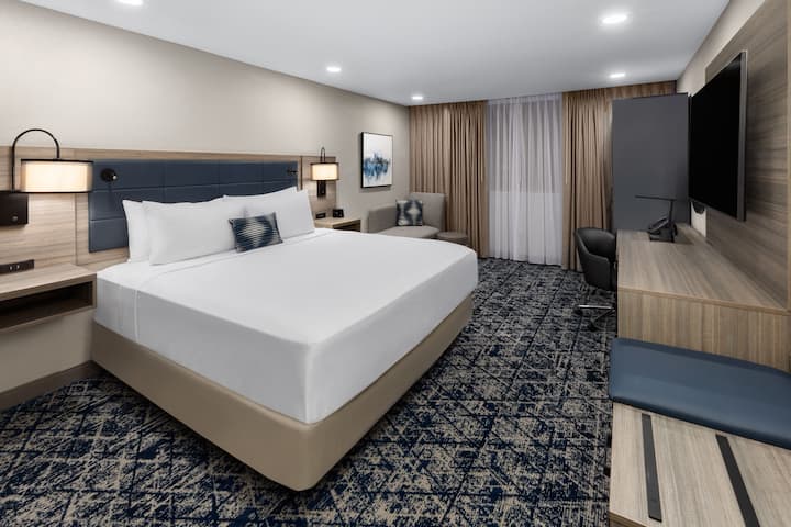 Guest room at the Wyndham DFW Airport in Irving, Texas