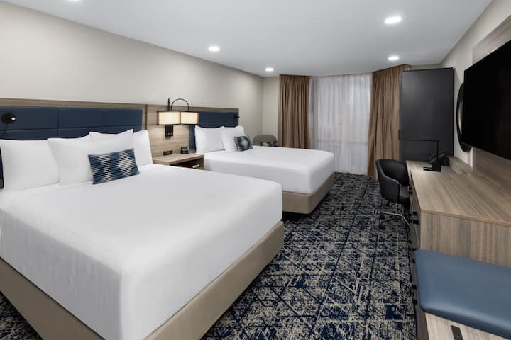 Guest room at the Wyndham DFW Airport in Irving, Texas
