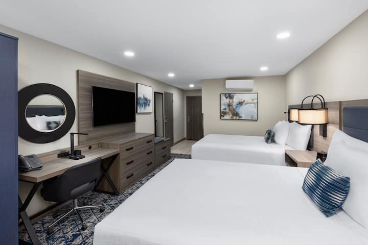 Guest room at the Wyndham DFW Airport in Irving, Texas