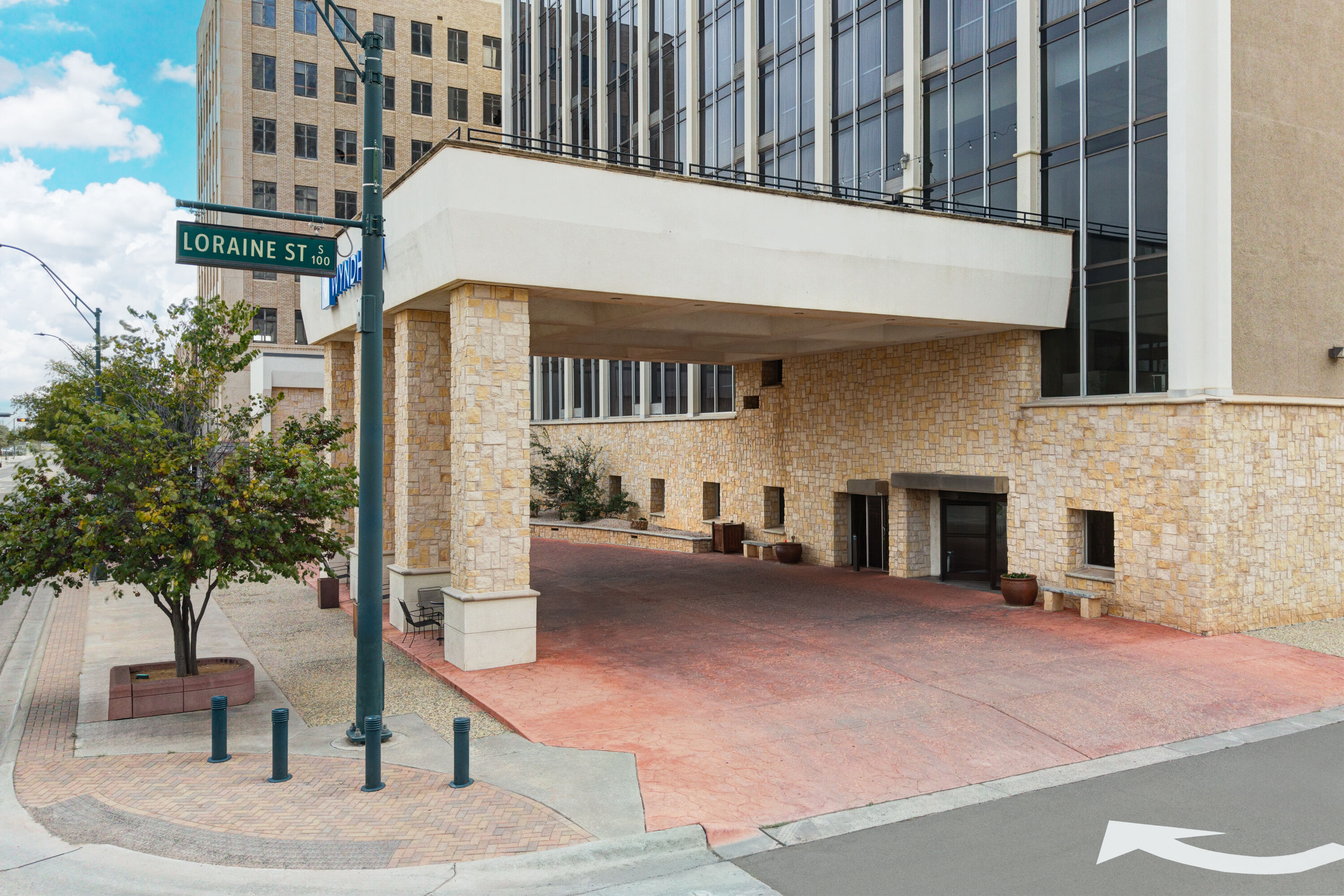 Exterior Day Image of Wyndham Midland Downtown hotel in Midland, Texas