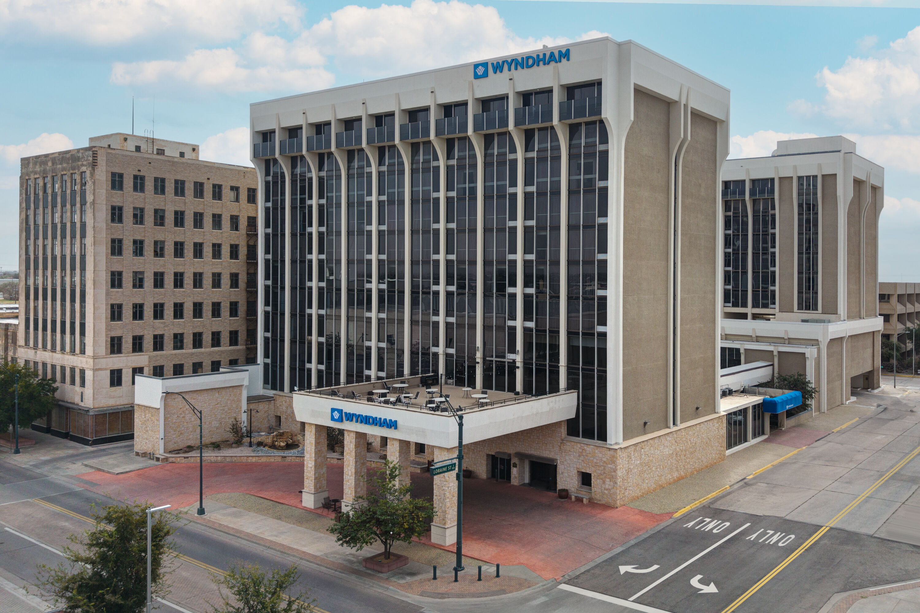 Exterior Day Image of Wyndham Midland Downtown hotel in Midland, Texas