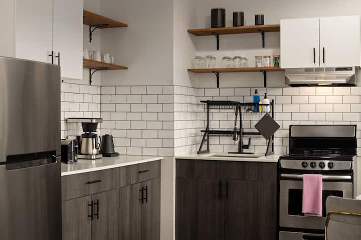 Reside Seattle Downtown, a Wyndham Residence suite in Seattle, Washington