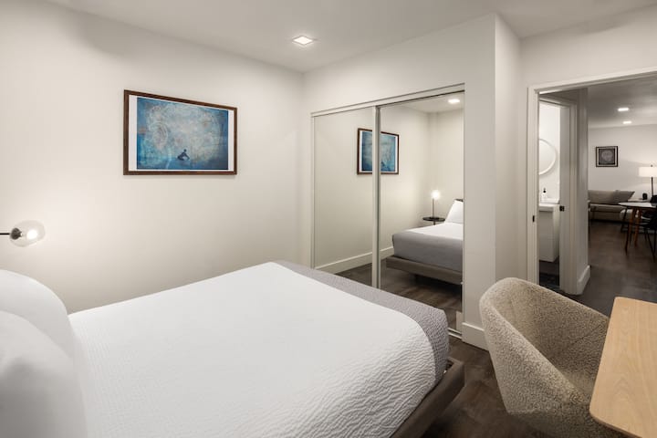 Reside Seattle Downtown, a Wyndham Residence suite in Seattle, Washington