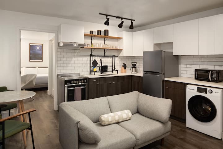 Reside Seattle Downtown, a Wyndham Residence suite in Seattle, Washington