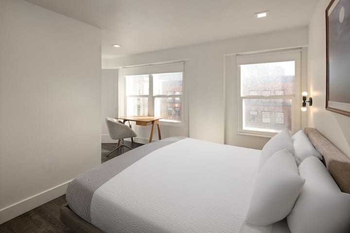 Reside Seattle Downtown, a Wyndham Residence suite in Seattle, Washington