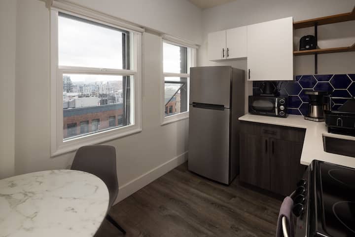 Reside Seattle Downtown, a Wyndham Residence suite in Seattle, Washington