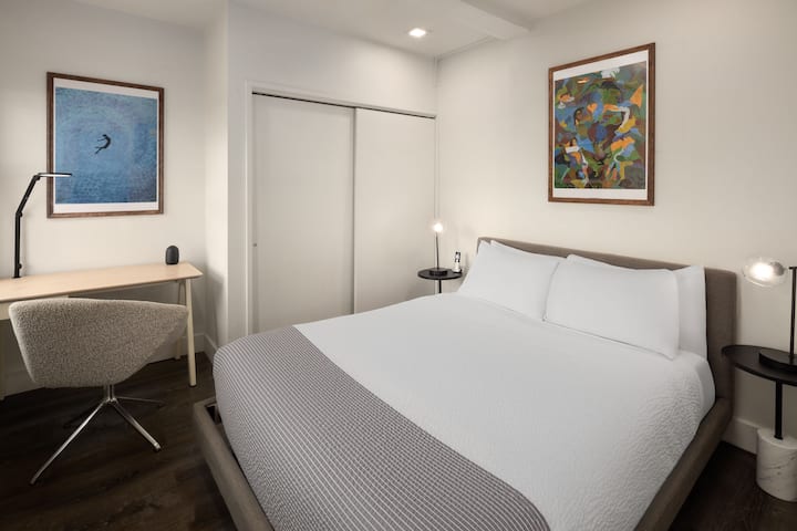 Reside Seattle Downtown, a Wyndham Residence suite in Seattle, Washington