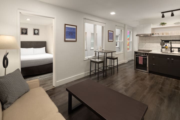Reside Seattle Downtown, a Wyndham Residence suite in Seattle, Washington