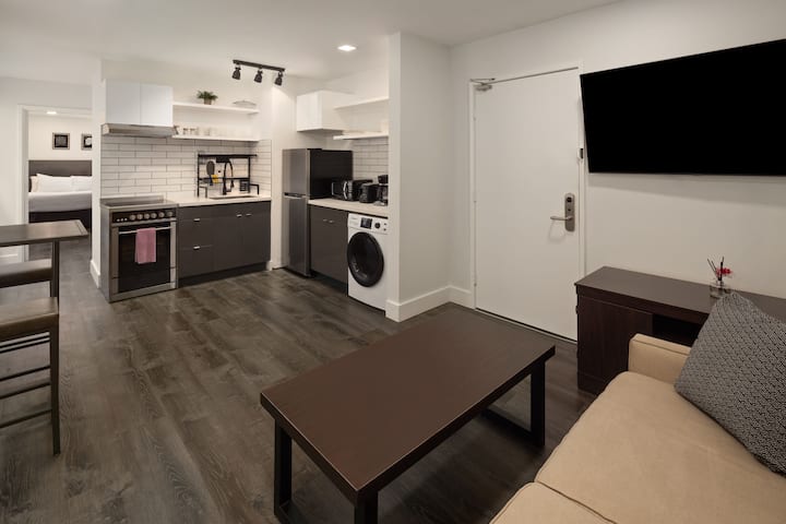 Reside Seattle Downtown, a Wyndham Residence suite in Seattle, Washington