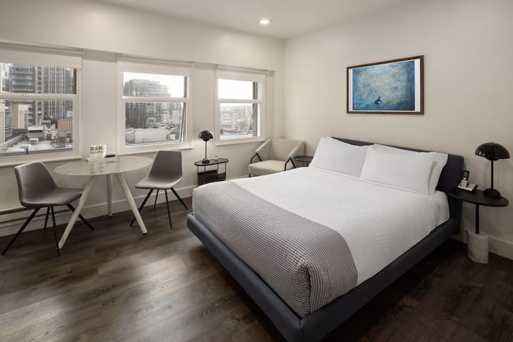 Reside Seattle Downtown, a Wyndham Residence suite in Seattle, Washington