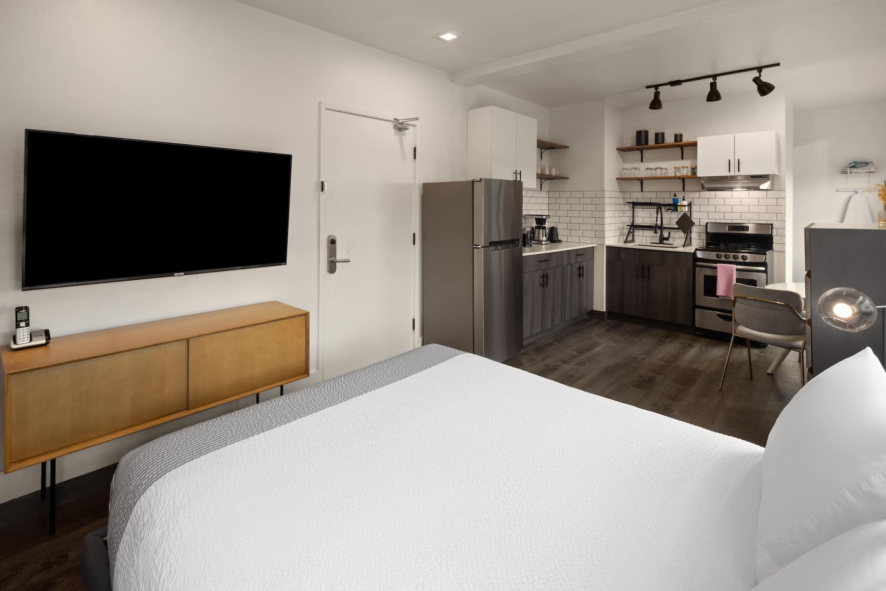 Reside Seattle Downtown, a Wyndham Residence suite in Seattle, Washington