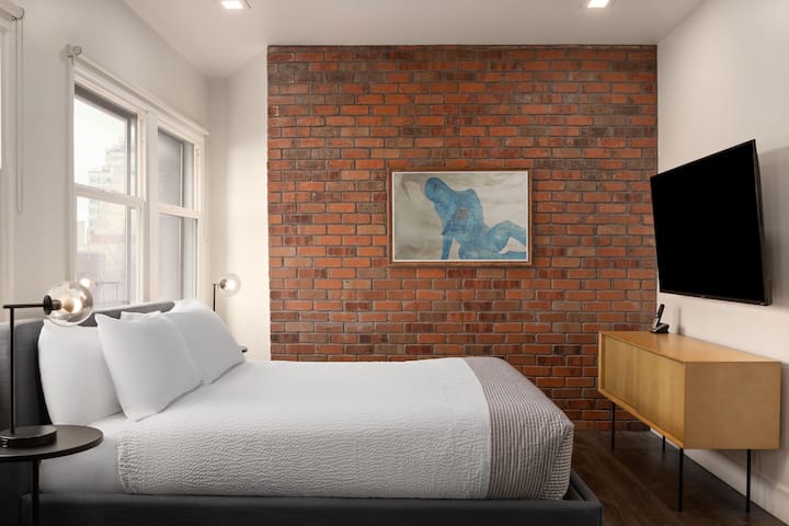 Reside Seattle Downtown, a Wyndham Residence suite in Seattle, Washington