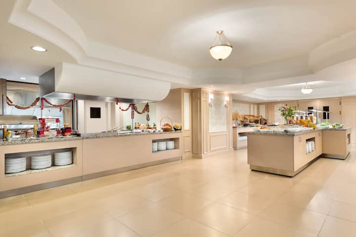 Wyndham Tashkent restaurant breakfast area with seating in Tashkent, Other than US/Canada