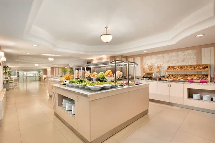 Wyndham Tashkent restaurant breakfast area with seating in Tashkent, Other than US/Canada