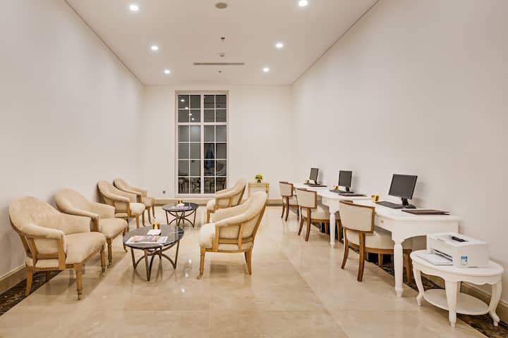 Meeting room at Wyndham Danang Golden Bay in Danang, Other than US/Canada