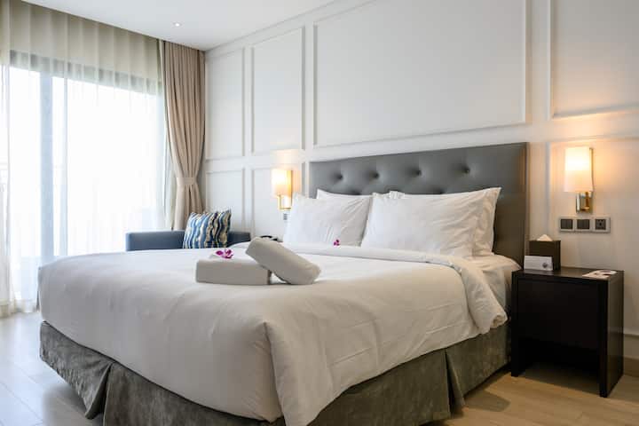 Guest room at the Wyndham Danang Golden Bay in Danang, Other than US/Canada