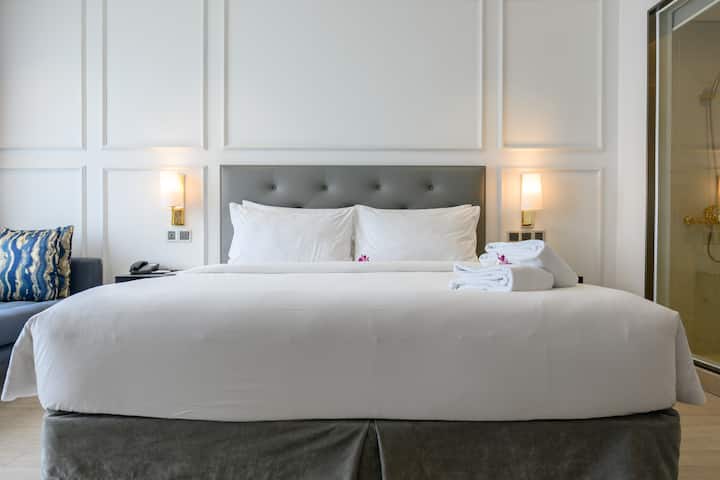 Guest room at the Wyndham Danang Golden Bay in Danang, Other than US/Canada