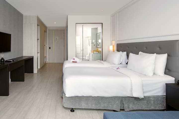 Guest room at the Wyndham Danang Golden Bay in Danang, Other than US/Canada