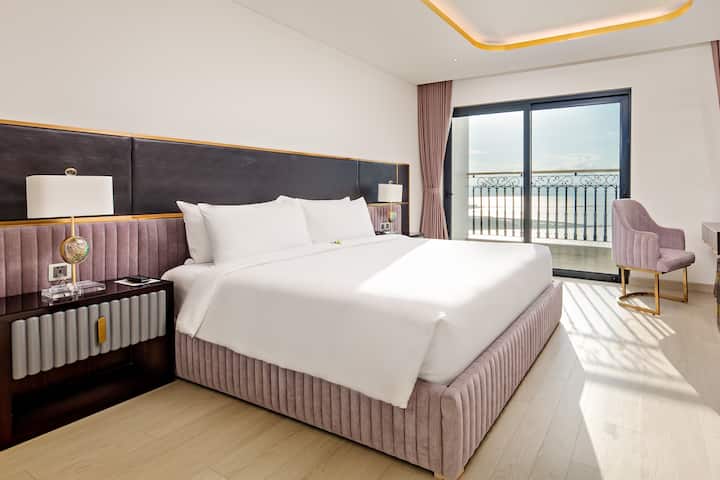Guest room at the Wyndham Danang Golden Bay in Danang, Other than US/Canada