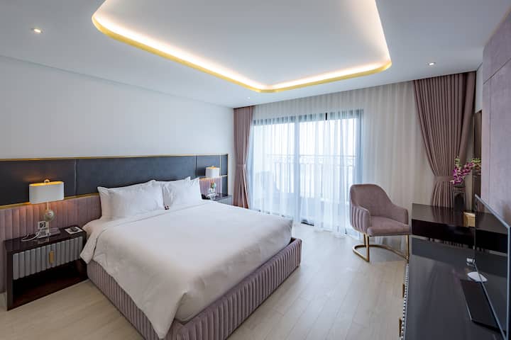 Guest room at the Wyndham Danang Golden Bay in Danang, Other than US/Canada
