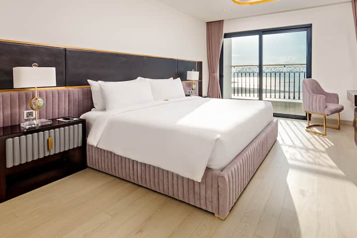 Guest room at the Wyndham Danang Golden Bay in Danang, Other than US/Canada