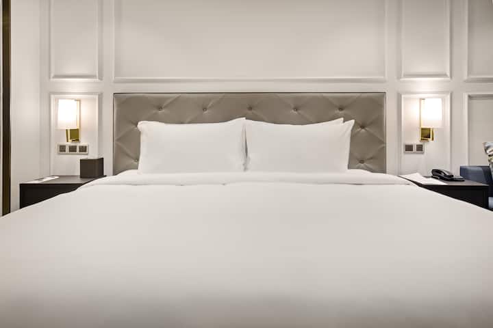 Guest room at the Wyndham Danang Golden Bay in Danang, Other than US/Canada