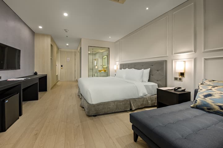 Guest room at the Wyndham Danang Golden Bay in Danang, Other than US/Canada