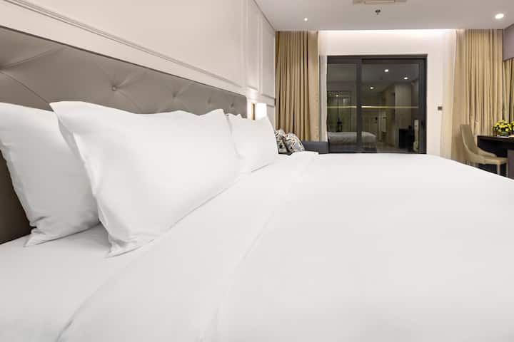 Guest room at the Wyndham Danang Golden Bay in Danang, Other than US/Canada