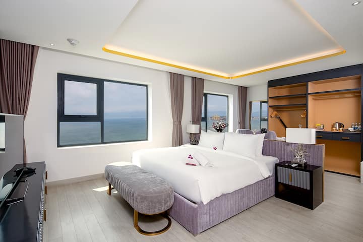 Wyndham Danang Golden Bay suite in Danang, Other than US/Canada