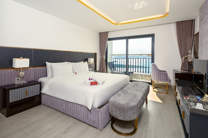 Wyndham Danang Golden Bay suite in Danang, Other than US/Canada