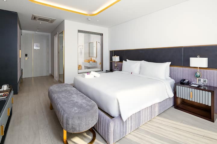Wyndham Danang Golden Bay suite in Danang, Other than US/Canada