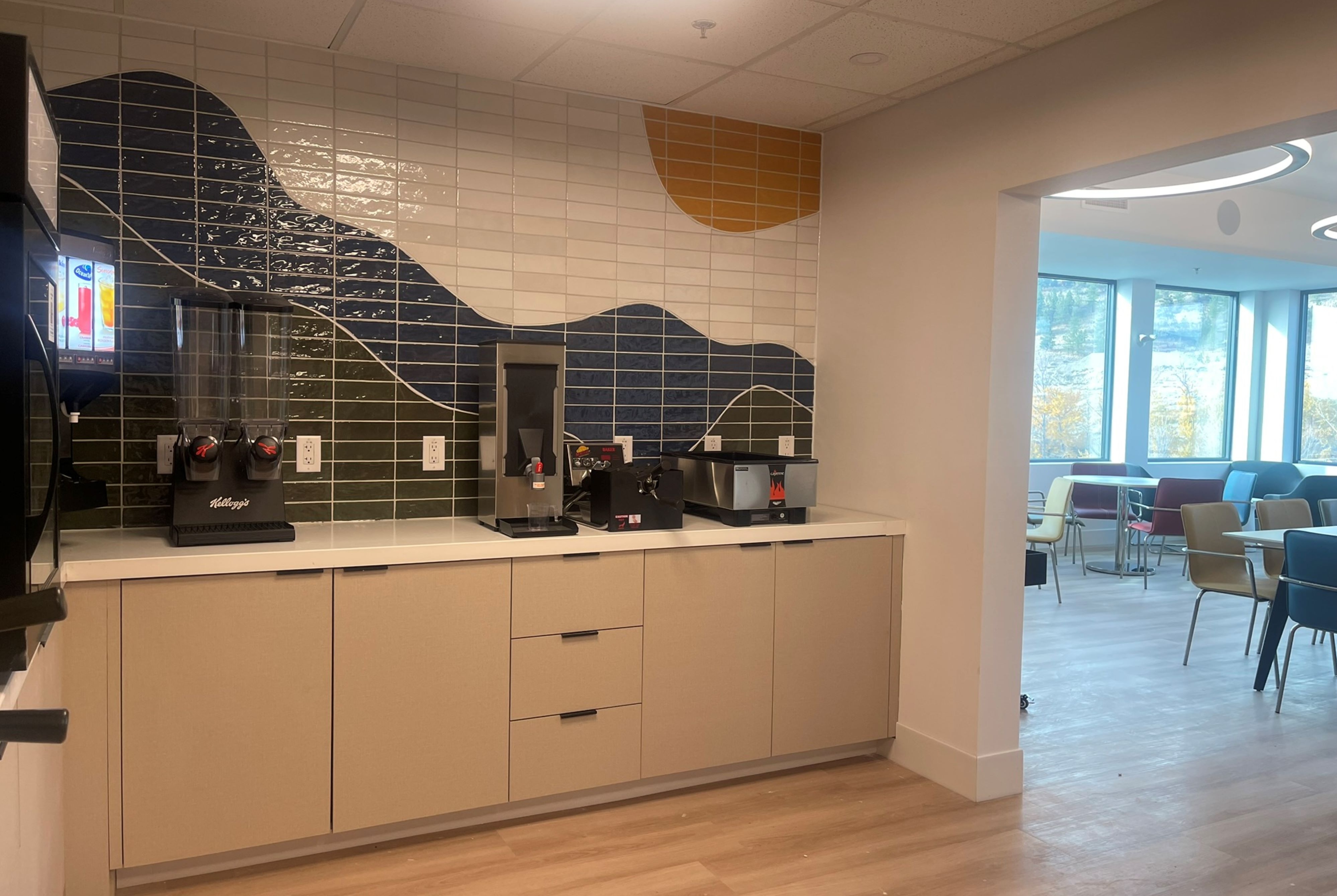 La Quinta Inn & Suites by Wyndham Kelowna BC restaurant breakfast area with seating in Kelowna, British Columbia